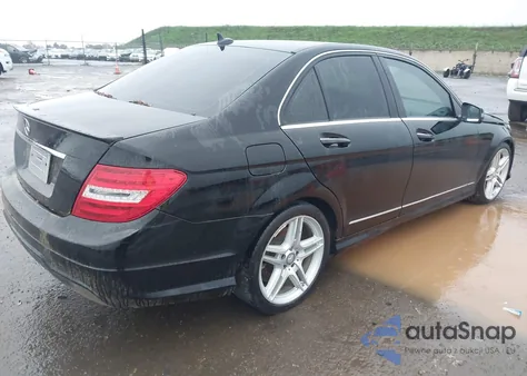 2013 Mercedes-Benz C 250 Sport из США, поврежденный, VIN WDDGF4HB2DR278254